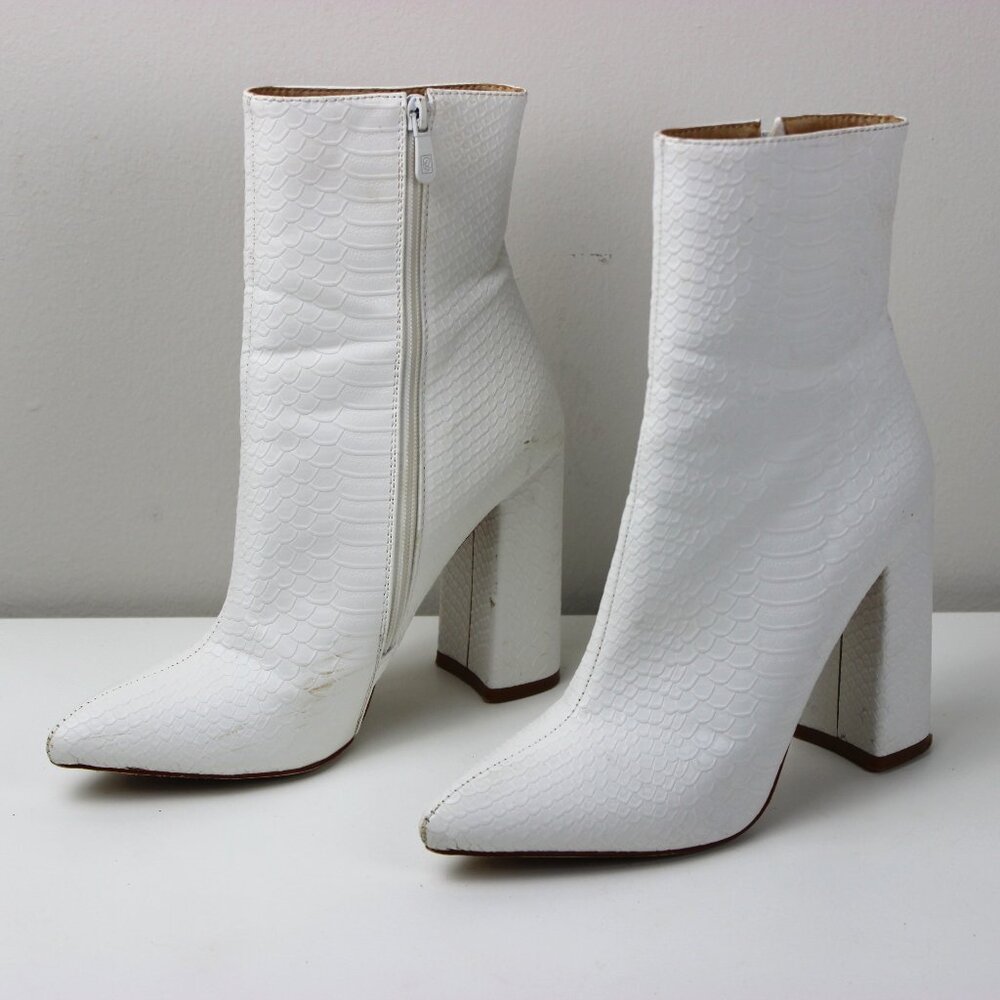 Pretty Little Thing Zip Up Ankle Boot In White Faux Snakeskin Size UK 6 / US 8